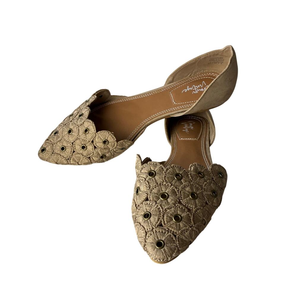Crown Vintage Kourtnee Flats Women's 8.5 Beige Faux Suede Floral Eyelet Cutout